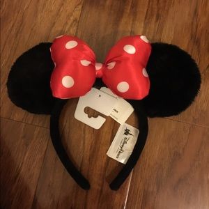 NEVER WORN TAGS STILL ON- Minnie Mouse Disney Ears